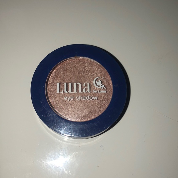 Luna Eyeshadow - Picture 1 of 2